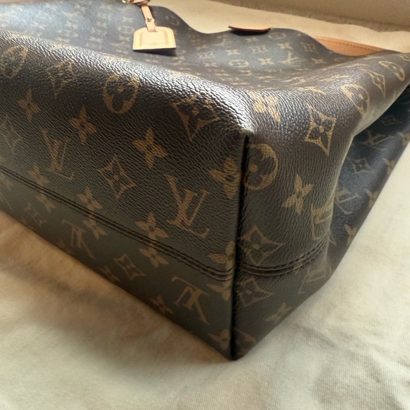 Louis Vuitton Graceful MM – Monogram Canvas with Bright Peony Interior - Picture 5 of 10